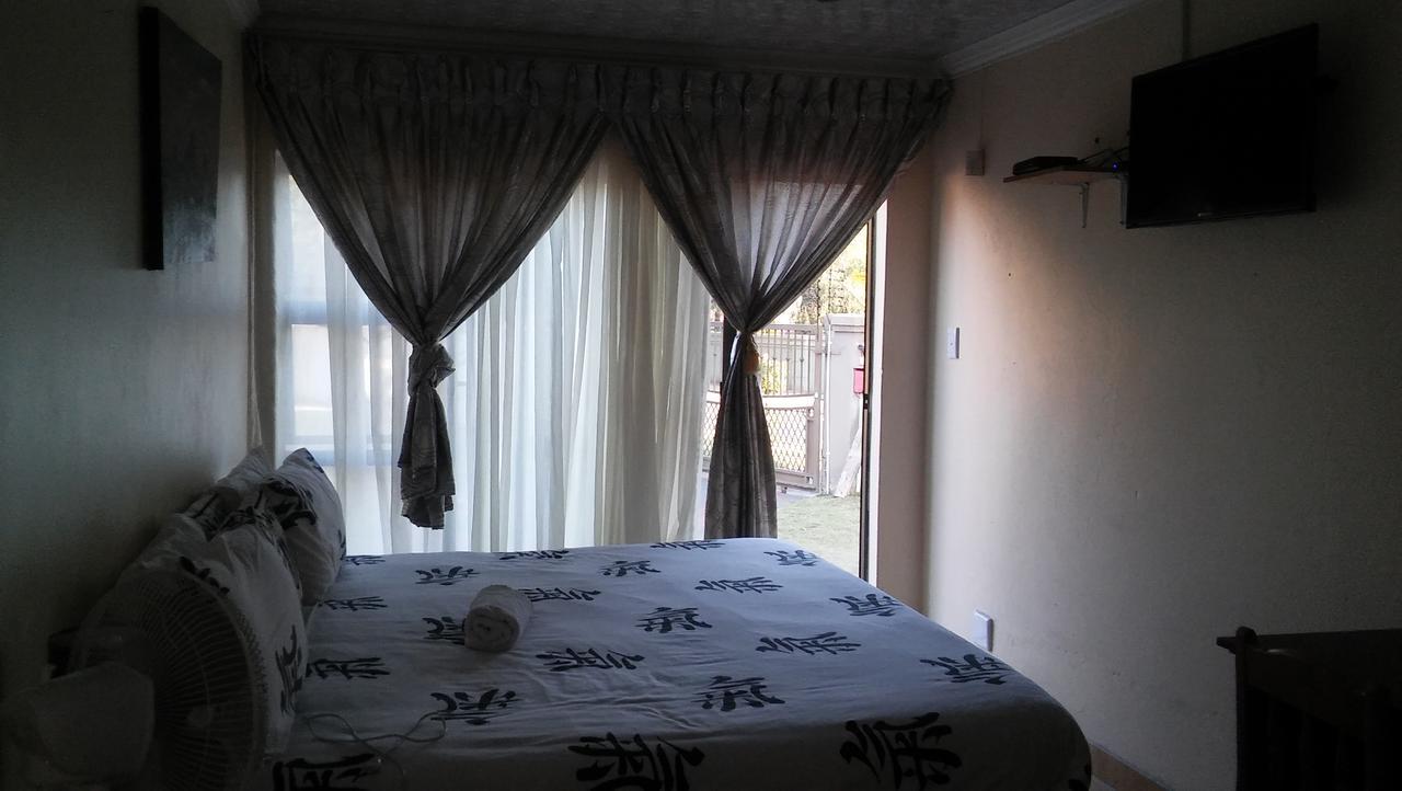 Lekoa Bed And Breakfast And Trading Vanderbijlpark Exterior foto