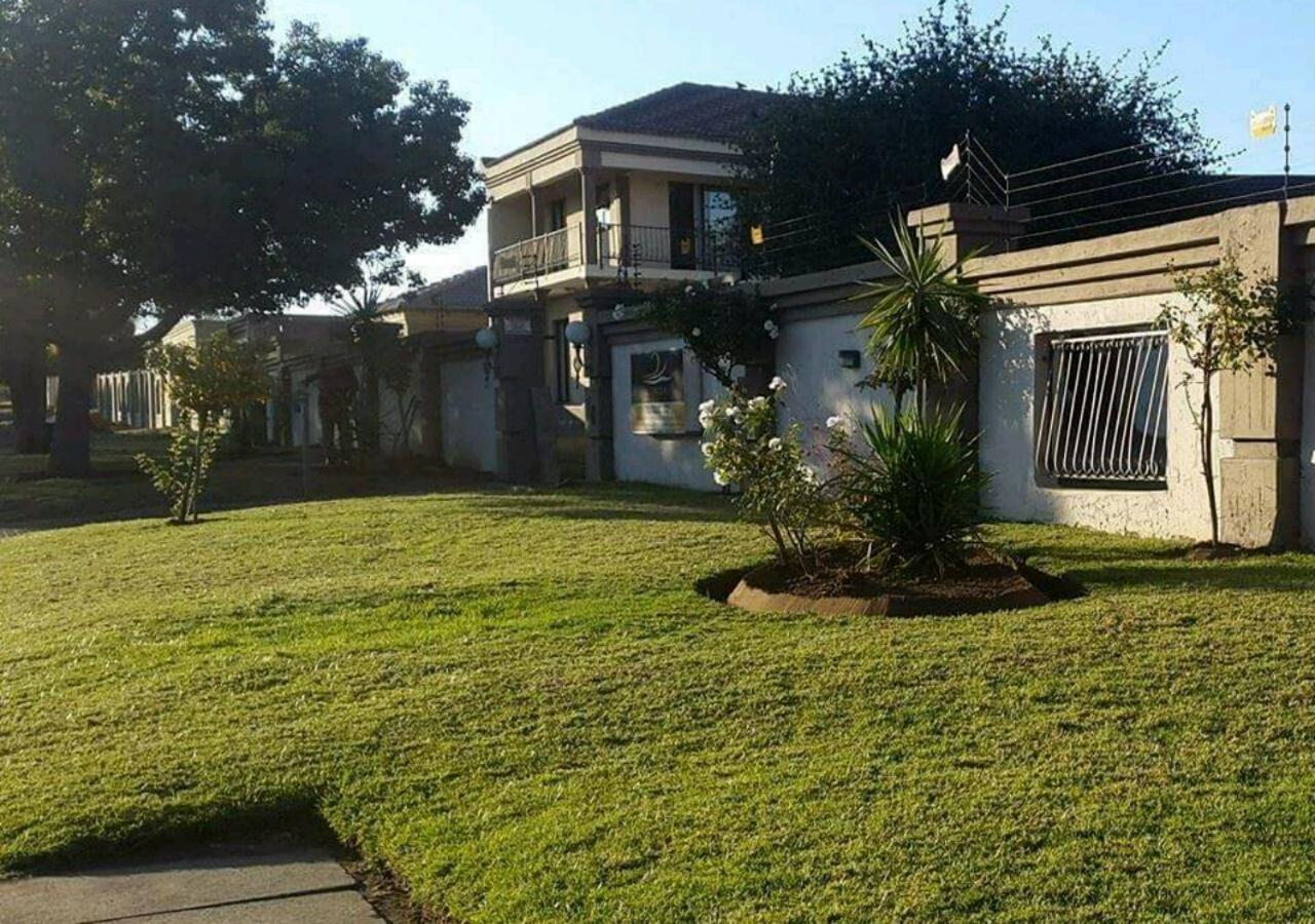 Lekoa Bed And Breakfast And Trading Vanderbijlpark Exterior foto